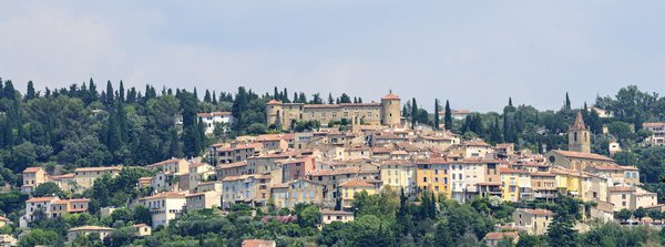 Peut-on louer une maison de vacances en Provence avec des ateliers de parfumerie et des visites de champs de lavande?